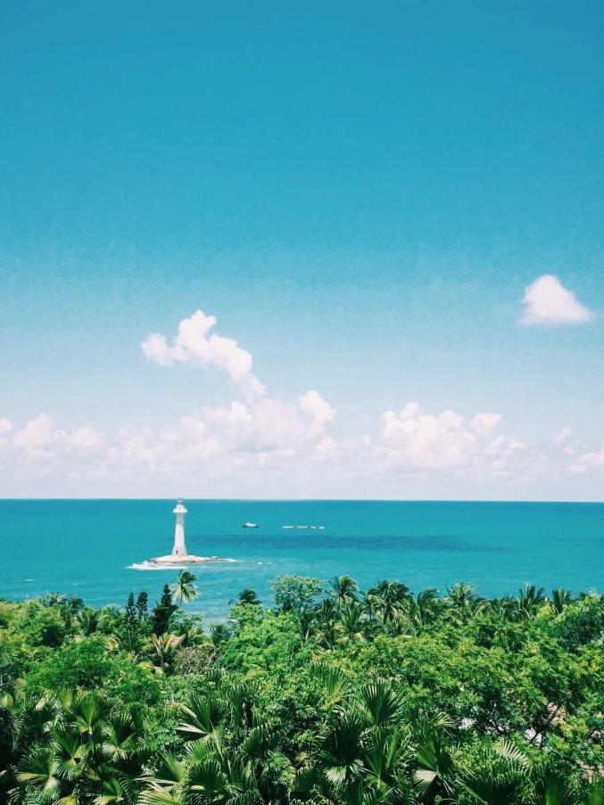 来三亚只需将生活拨回最简模式看海晒太阳吃东西