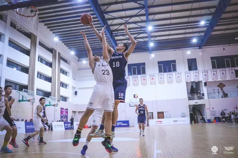 随后,以64︰42击败浙江省宾王中学,最后,又以74︰31完胜宁波市第七