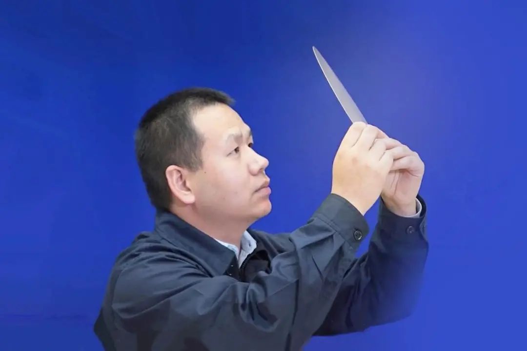 中华十大绝技 | 中国航天科工"大国工匠"常晓飞数控微雕摘桂