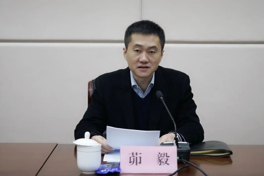 会议伊始,举行了德清县行政争议在线化解平台启动仪式,这也是全国首个