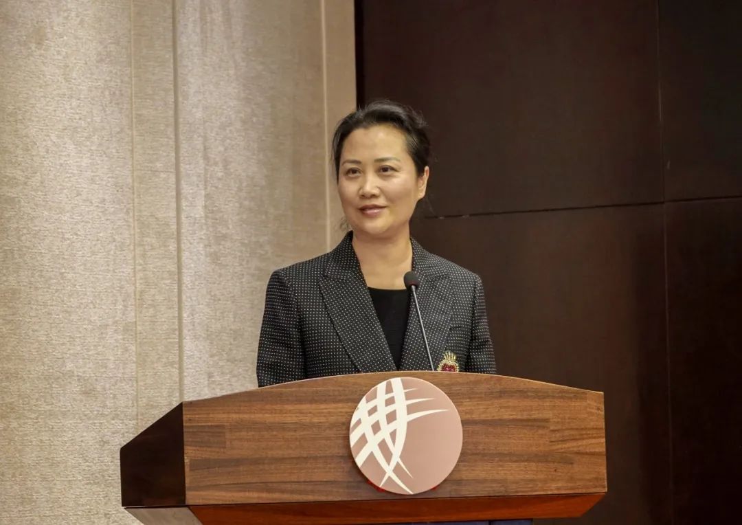 副会长单位授牌仪式新任会长,常务副会长,赵荷花为名誉会长,花莉蓉