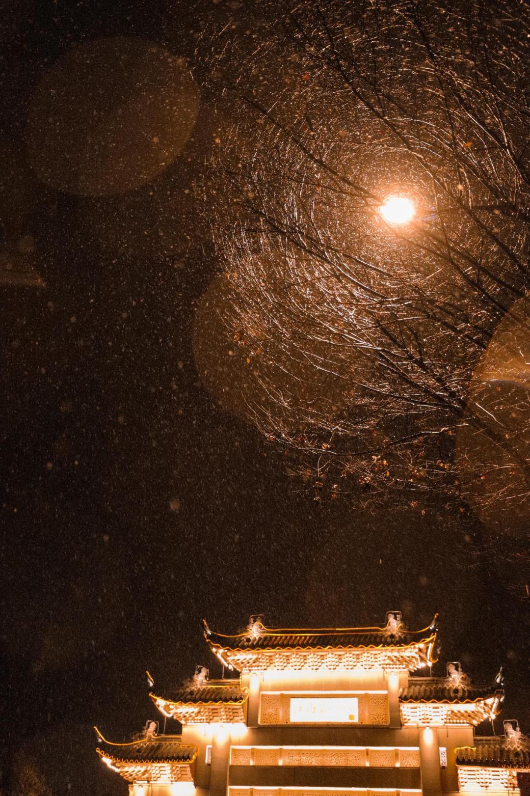 雨雪交加的夜晚图片图片