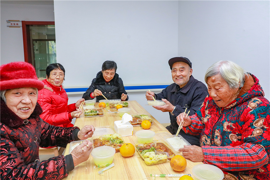 江苏靖江城南:"中央厨房"让社区老人吃得上吃得好