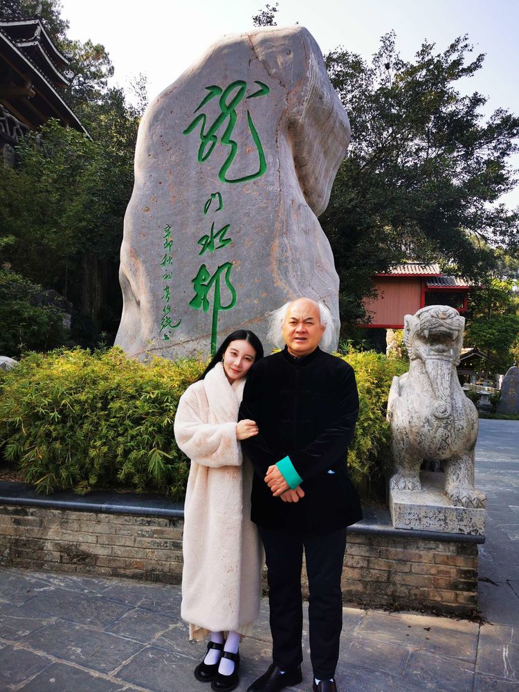 盛世东盟江山如画吴进良吴子宁国画展在南宁举行