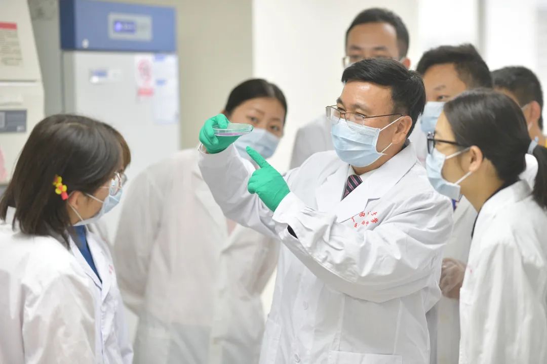 梁浩:传染病防控研究的攀登者