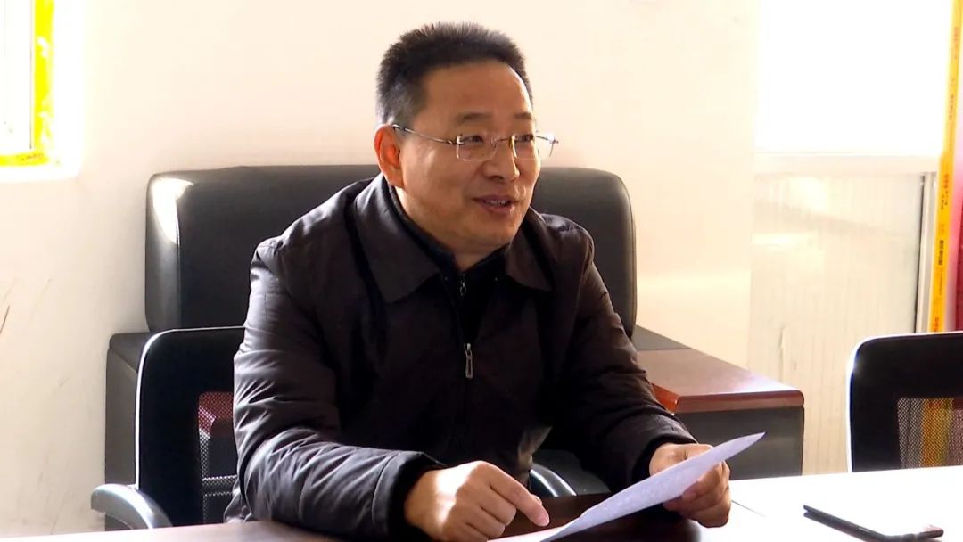 武强县委书记侯桂宁调研指导农村两委换届工作