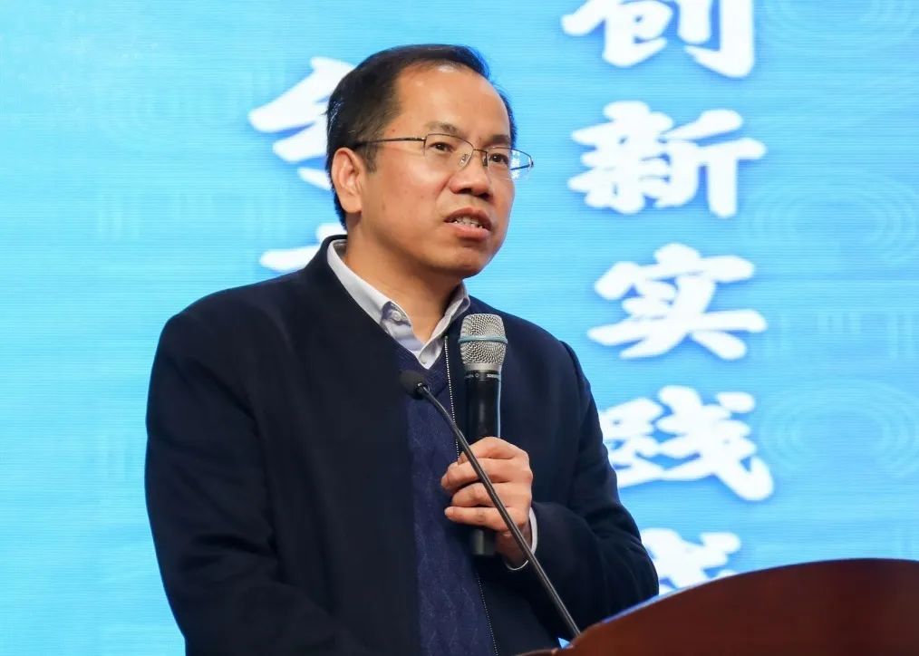 由左至右依次为:赵杨 刘晖 李家科 胡志平 蒋玮在随后的创新实践成果