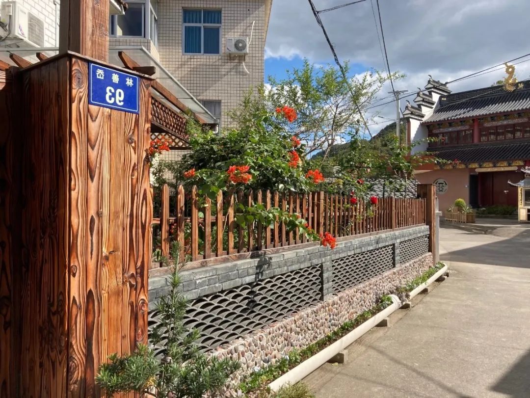 近年来,县妇联,县农业农村局,县文明办等单位联合开展美丽庭院示范村