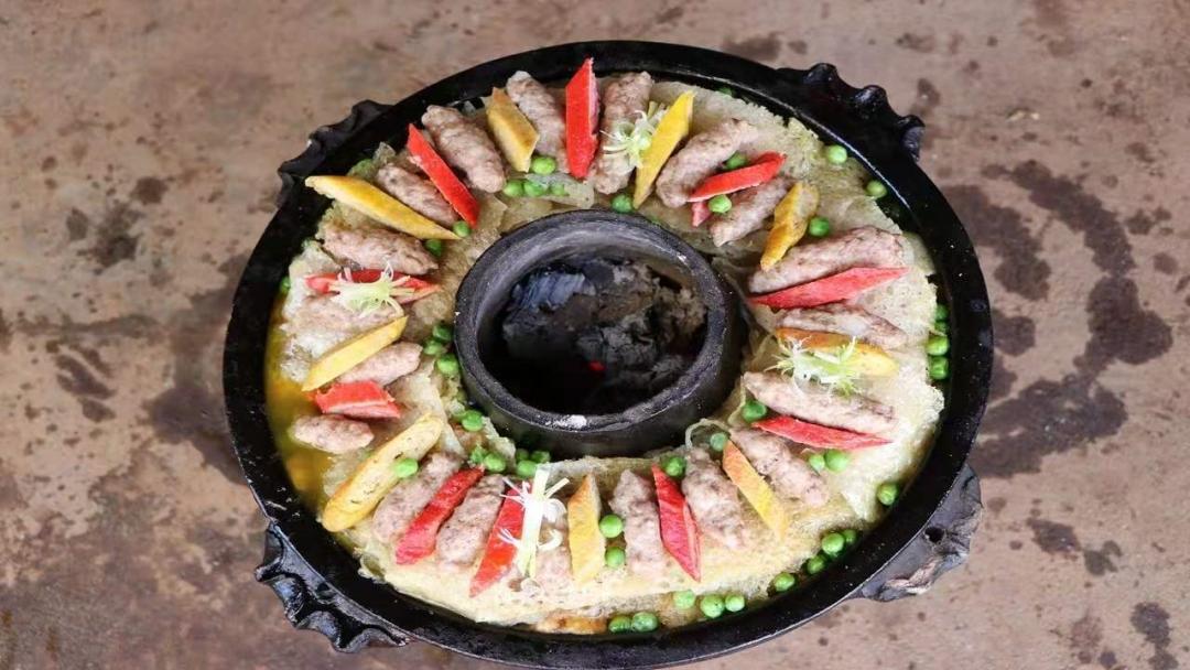 这个冬天你应该尝一尝腾冲特有的火锅土锅子