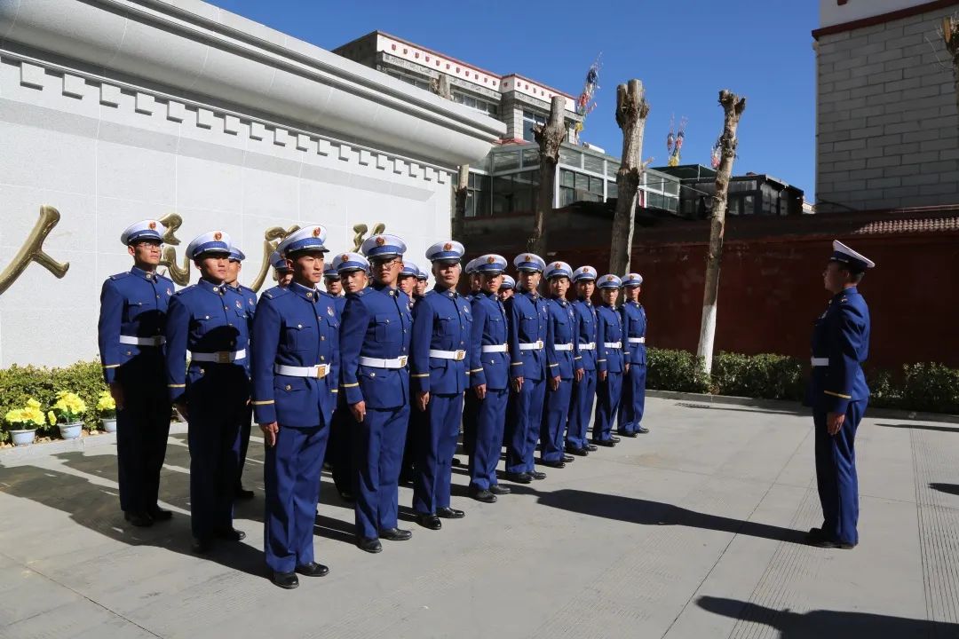 新蓝新血液拉萨市消防救援支队举行新消防员下队欢迎仪式