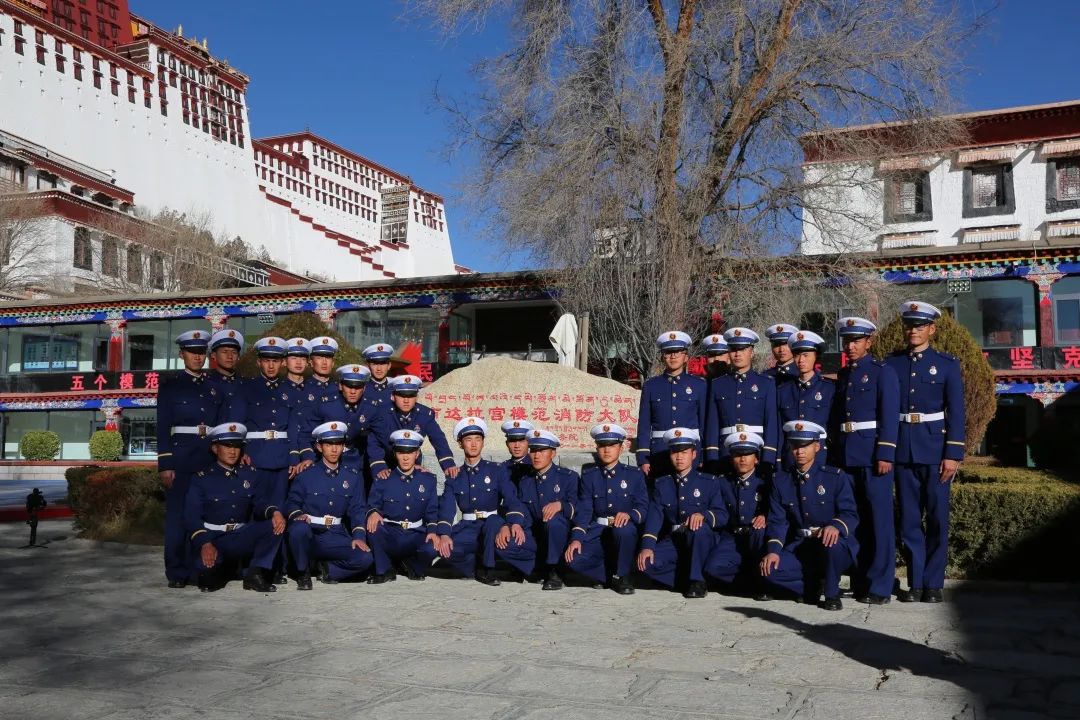 新蓝新血液拉萨市消防救援支队举行新消防员下队欢迎仪式