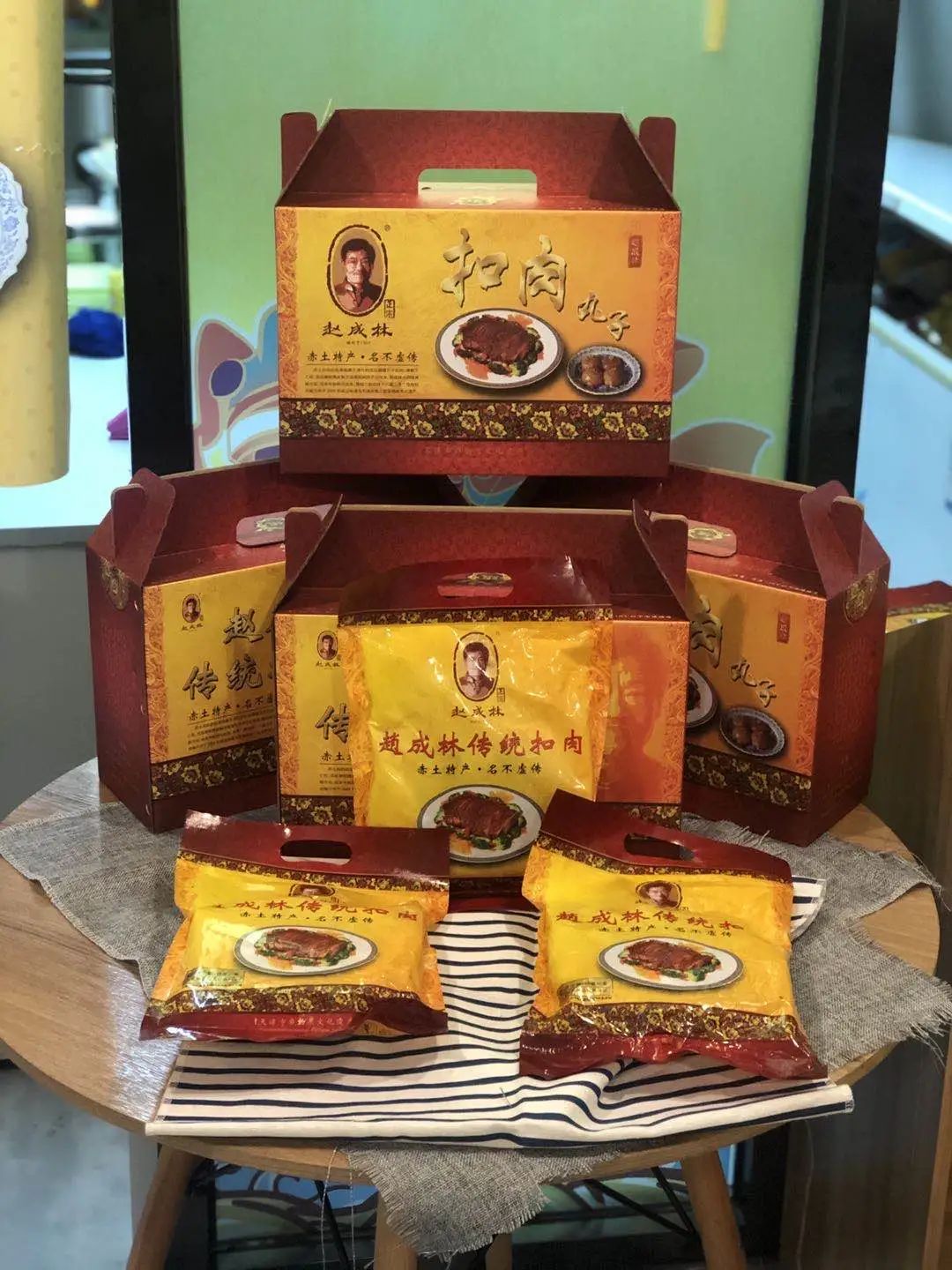 赵成林独创的"赵成林十八道工序"的赤土扣肉制作技艺于2009年入选天津