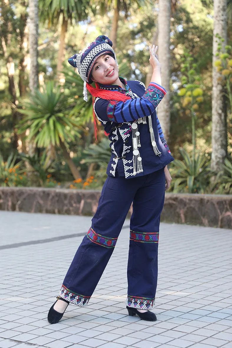 乡愁普洱哈尼族一个把历史和财富都镶嵌在衣服上的民族