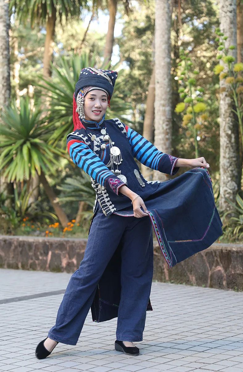 乡愁普洱哈尼族一个把历史和财富都镶嵌在衣服上的民族