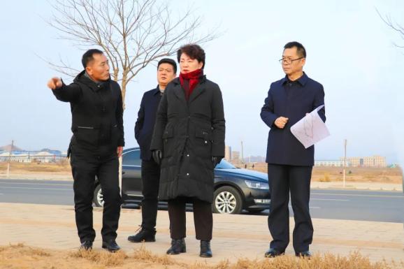 调研中,张莉详细了解了园区剩余土地,相关项目拟用地块,明德职业教育