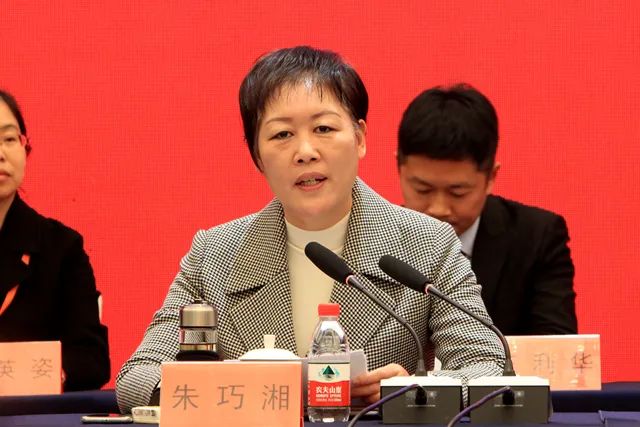 市委常委,统战部长朱巧湘讲话她指出,新一届民进台州市委员会要在中共