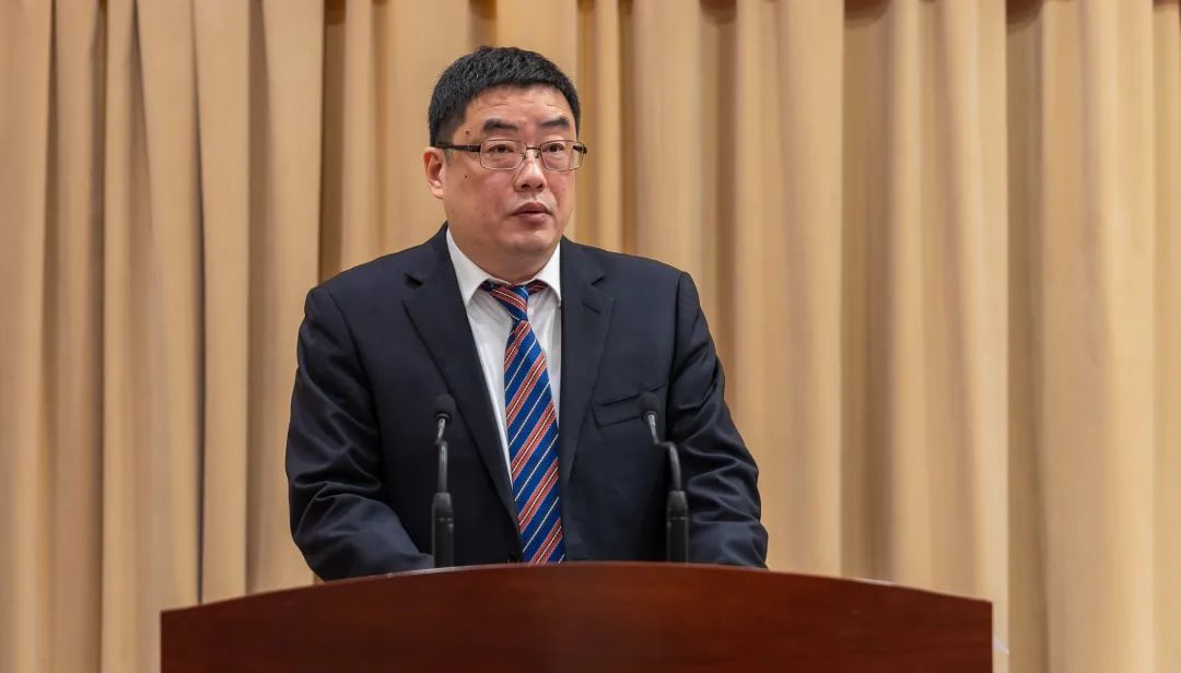 潘建中受聘为名誉会长12月17日,温州市新的社会阶层人士联谊会召开二