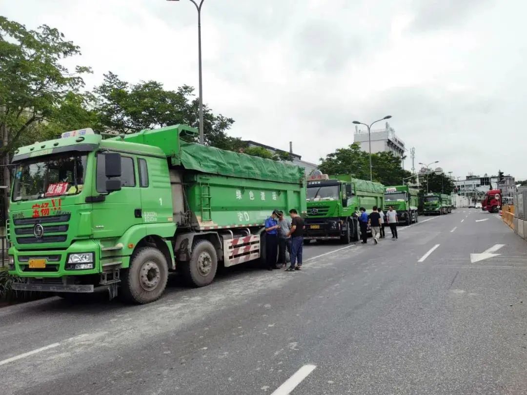 杨浦城管开展渣土车辆专项整治检查