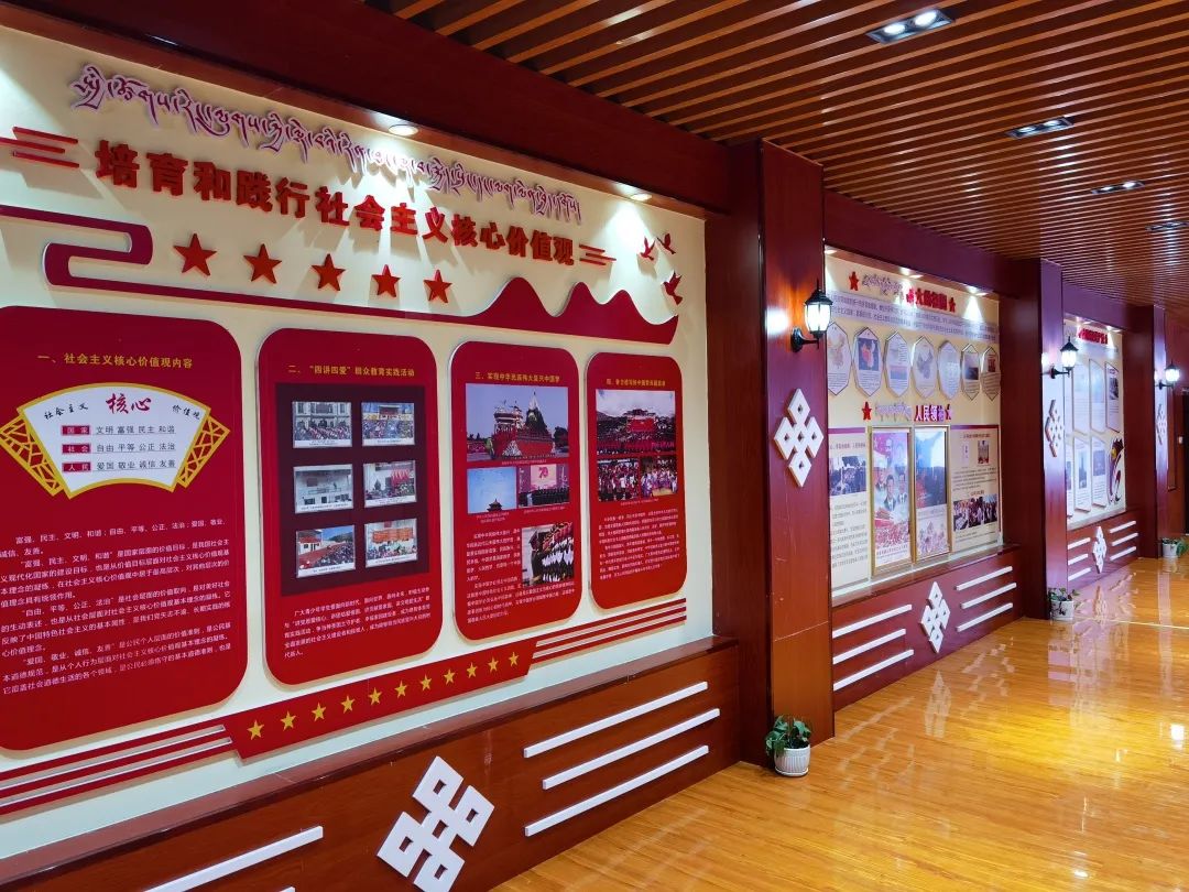 教育援藏让德育之花绽放校园江孜县闵行中学新建现代化德育室