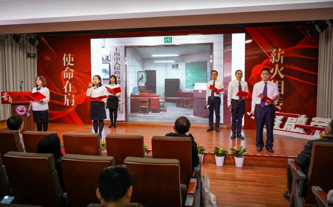上海市东辽阳中学党支部书记,校长吴鸿春表示:"以前这里都是一些老