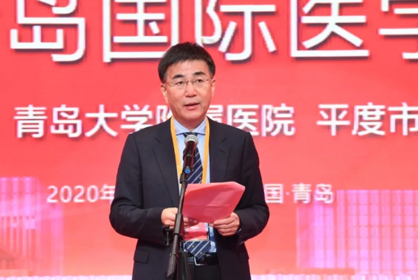 青岛大学医学部党工委书记、青大附院党委书记王新生同志致辞。