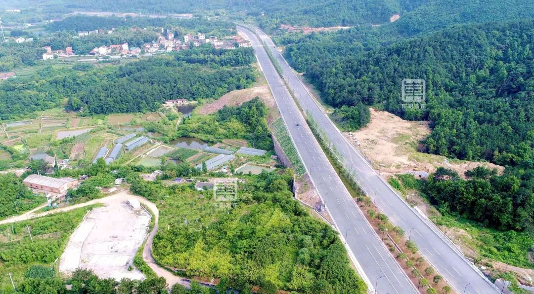 左:g527(37 省道)东阳李宅至义乌青岩刘改建工程(东阳段)右:g351040