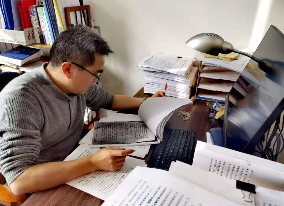不说了,小编继续去写材料了……大家在加班同时,注意保重身