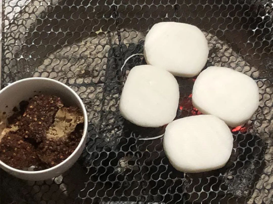 烤粑粑烤豆腐文山的冬天真香
