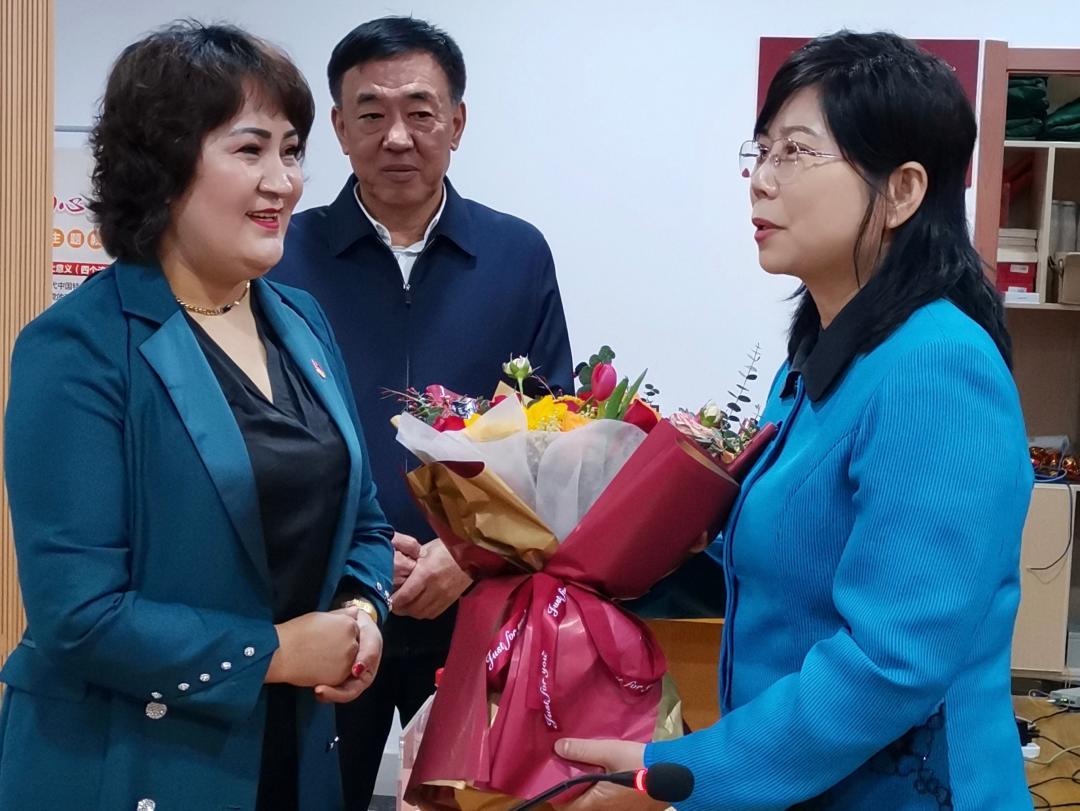 王丽霞在浙江看望新疆籍务工妇女并作宣讲报告