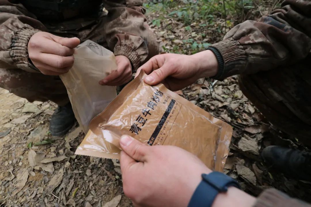 連續吃單兵自熱食品你能堅持多久