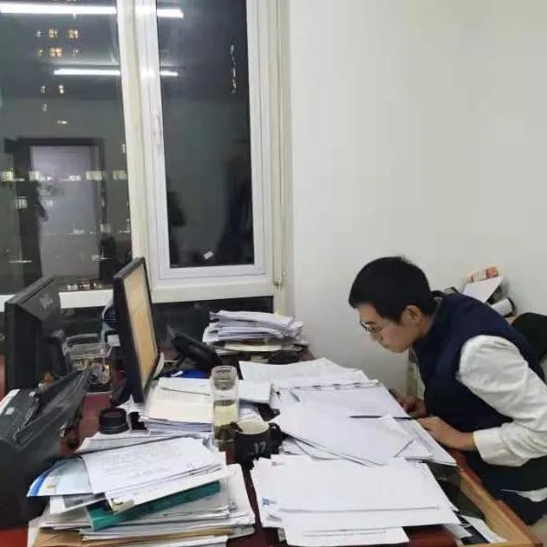 周末去哪儿搜搜朋友圈里的年底加班人