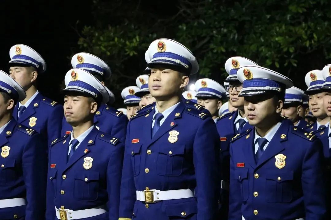 江西156名消防指挥员集中淬火