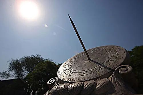 冬至日到春分日每年12月21日至23日▼(点击空白处查看内容)冬至的时间