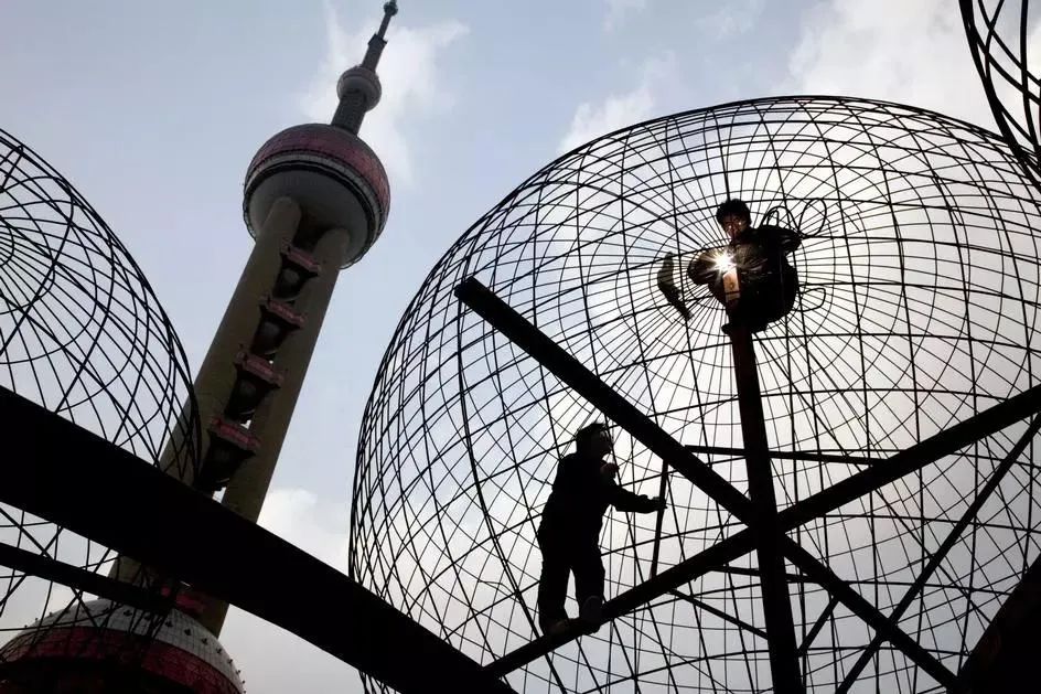 著名摄影师镜头下的仰拍他们不仅拍下黑漆漆的鼻孔