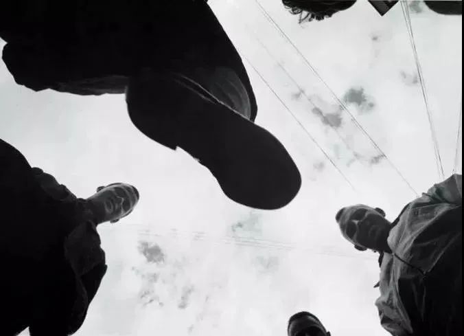 著名摄影师镜头下的仰拍他们不仅拍下黑漆漆的鼻孔