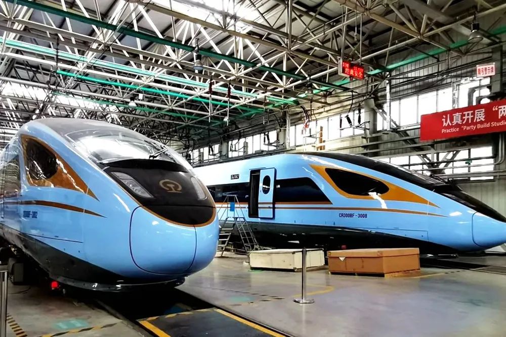 聚焦银西高铁复兴号全新车型蓝暖男亮相塞上江南