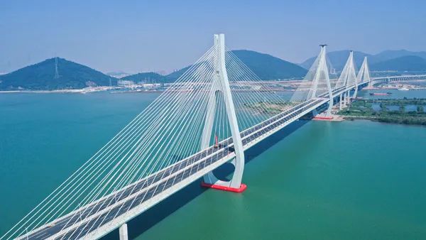 世界最大跨度串联式斜拉桥!广东珠海洪鹤大桥通车