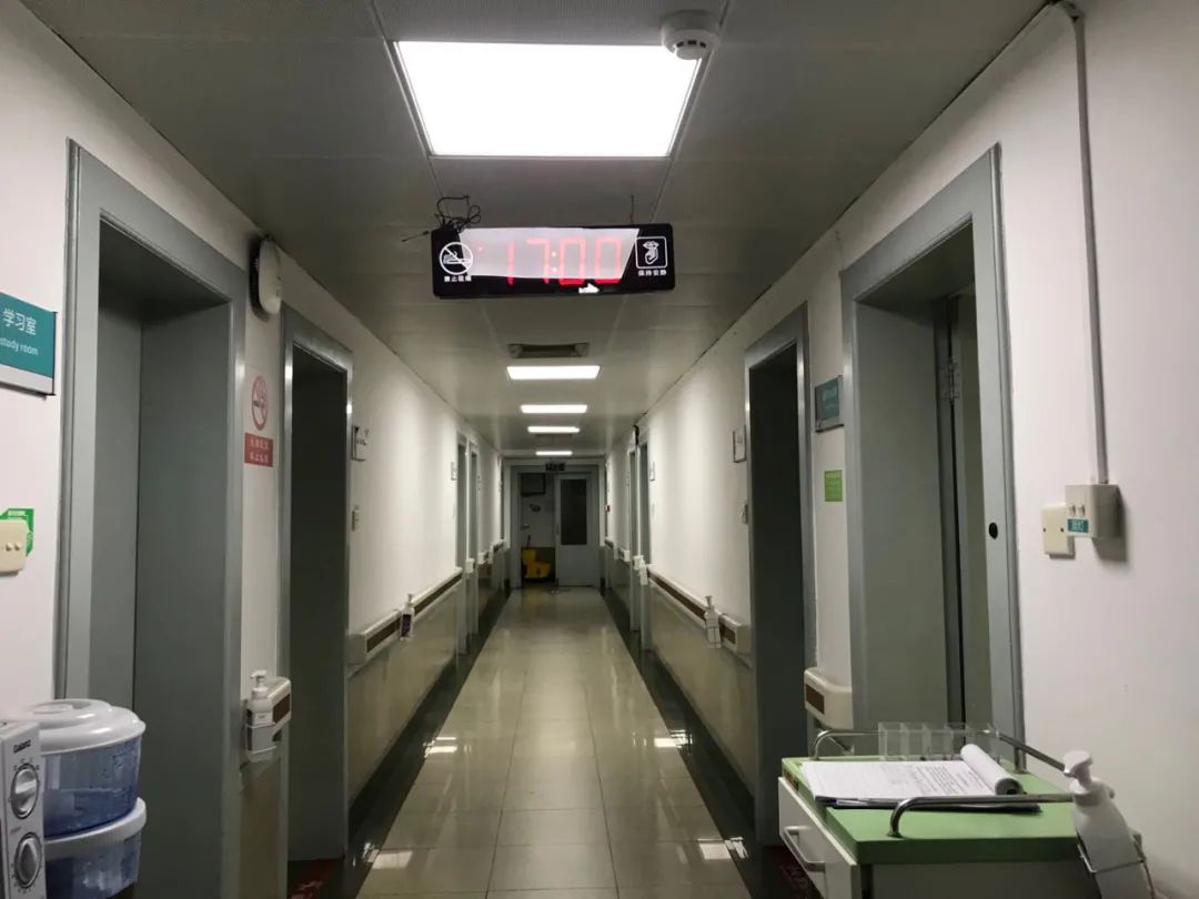 医院的走廊 