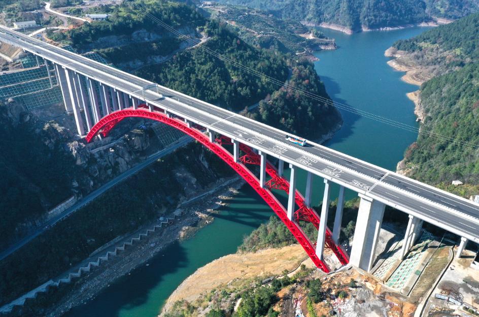 这条希望之路,是温州市域"1小时交通圈"的重要项目——文泰高速全长56