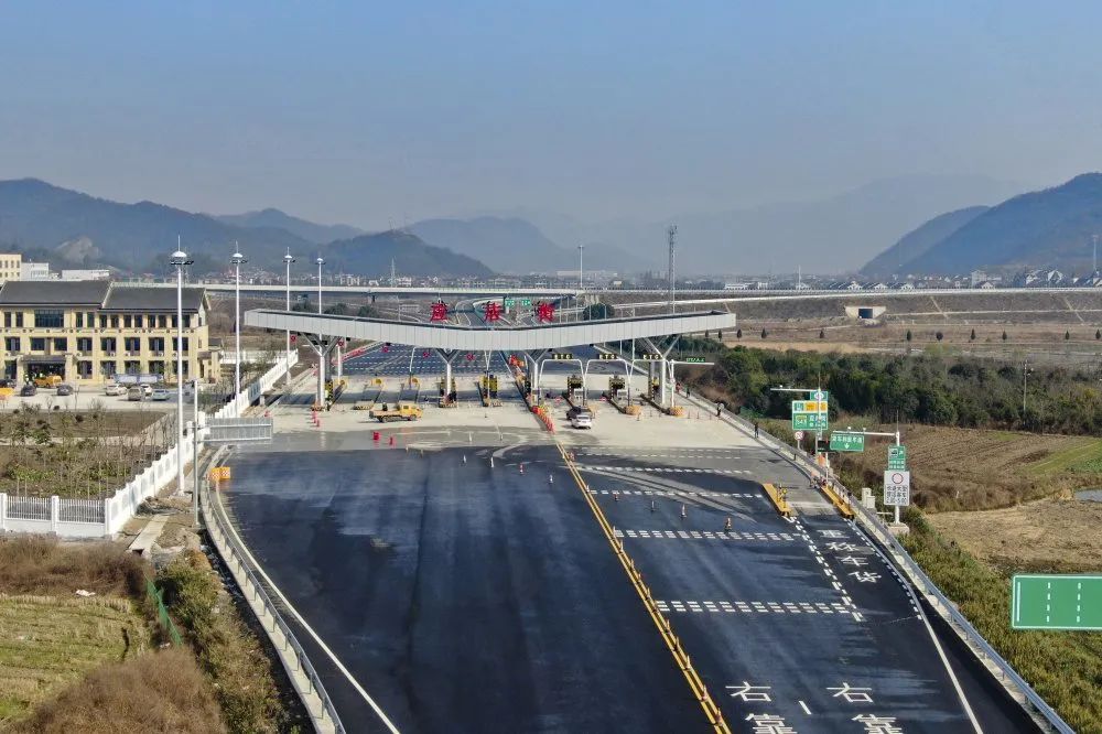 今天通车杭二绕德清至诸暨段双向六车道