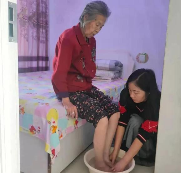 感恩父母弘扬家风|平凡生活蕴真情 孝老爱亲传佳风