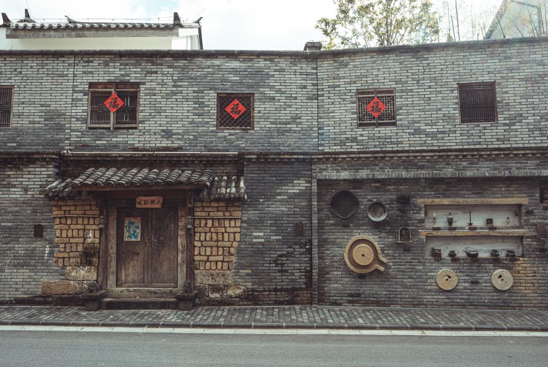 腾冲玛御谷文化墙丨一头留住乡村一头链接世界