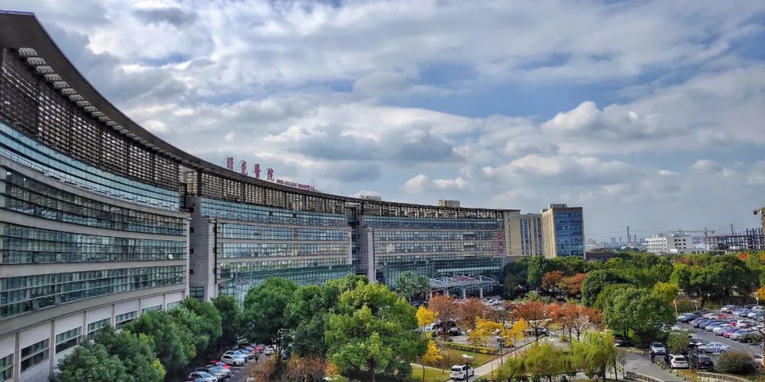 上海中医药大学附属曙光医院是三级甲等综合性中医院,位列卫生部百佳
