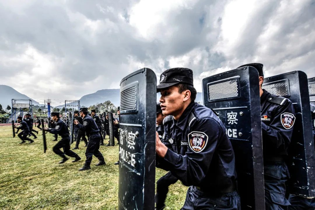 我为cop15做贡献震撼来袭昆明特警开展反恐防暴处突演练