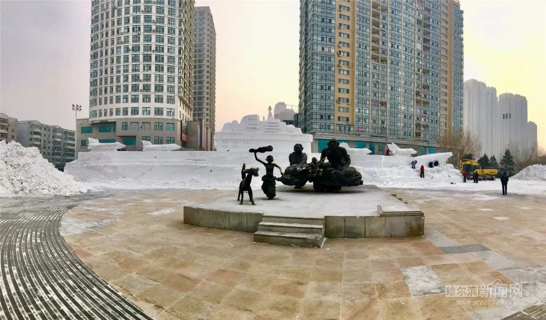 巨型航空母舰亮相道外景阳广场壮观