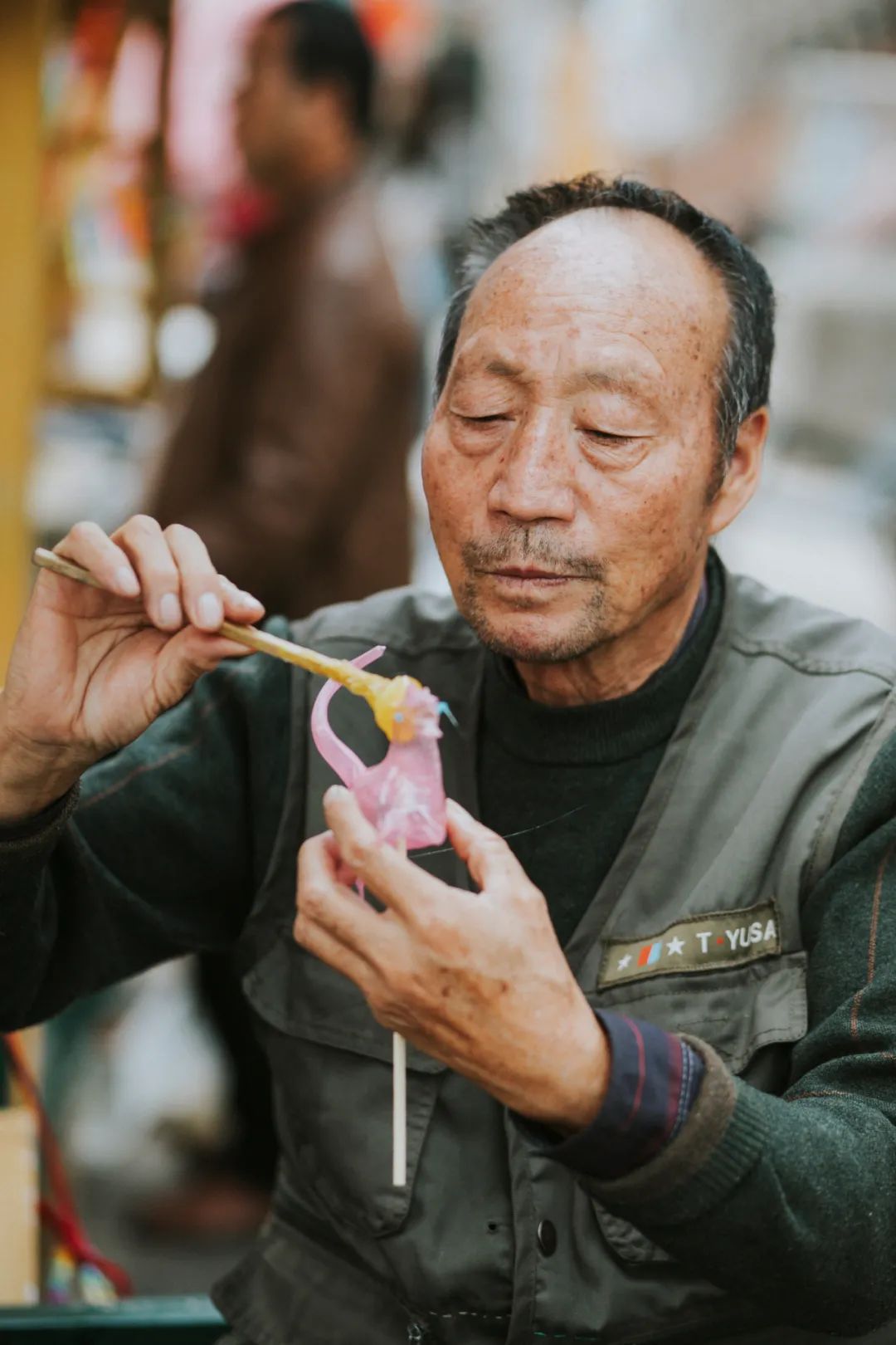 精通一门手艺不易,坚守一门手艺更难.