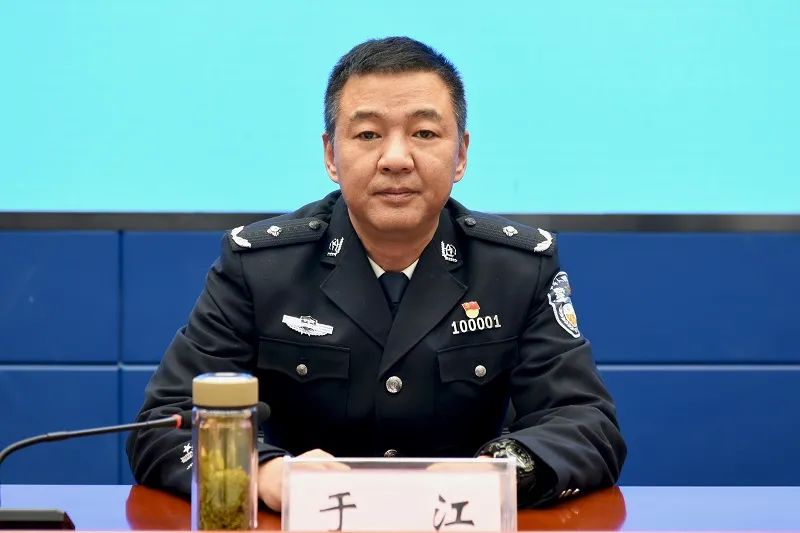 的通知》;甘南州教育局安稳科科长王军魂代表全体监督员作了表态发言