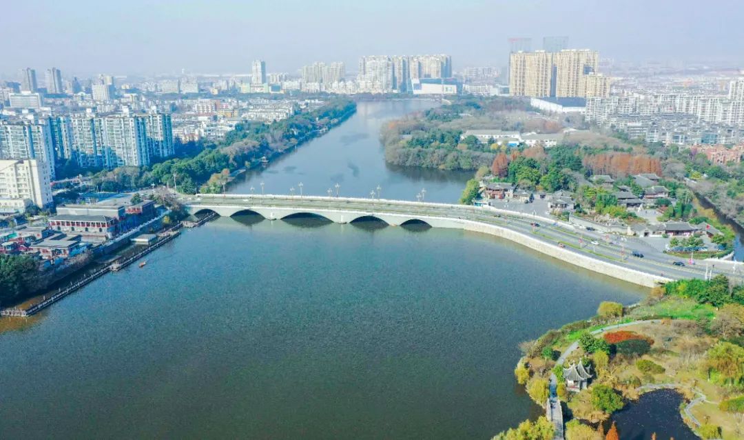 改造前桥下亮化增加京剧卡通人物壁画改造亮点桥下步道贯通迎春桥改造