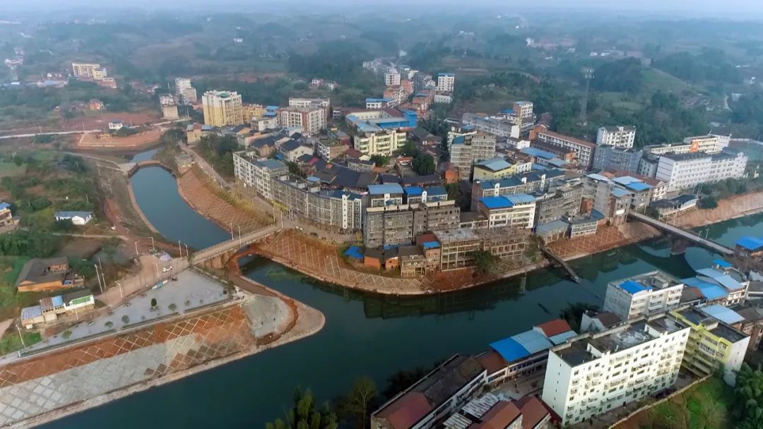 成宜高速通车后,合什镇将成为叙州区乃至宜宾市重要的出入口,将在高速