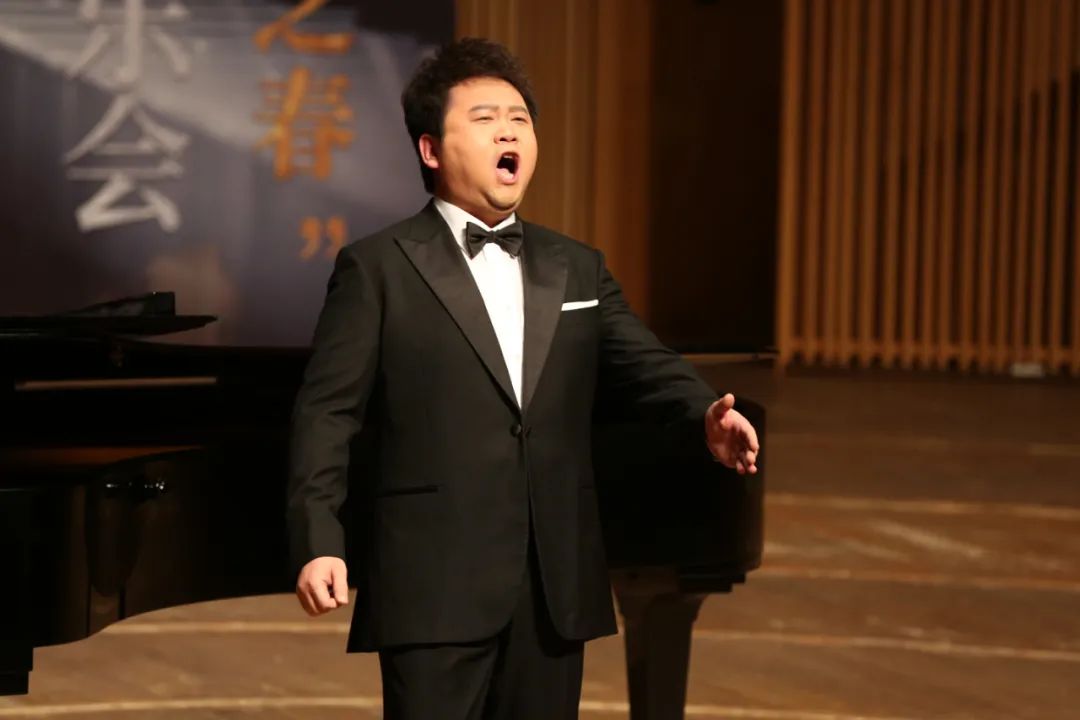 中国美声男歌唱家图片